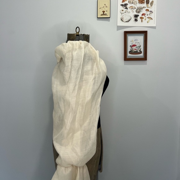 ZARA holiday Too with puffy sleeves - Picture 2 of 5